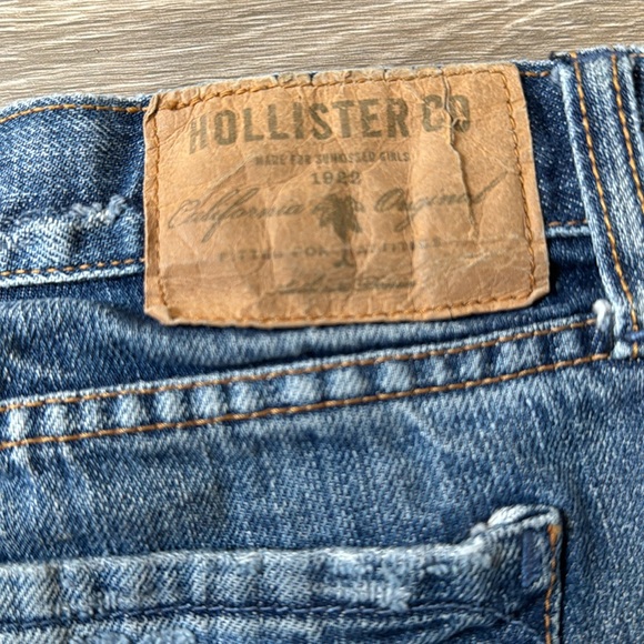 Hollister pacific merchants jean shorts used it good condition, size 0. - Picture 6 of 10